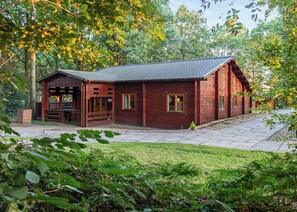 Exterior - Spacious and comfortable lodge with contemporary styling. (Ellesmere)