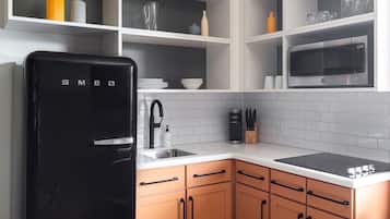 Superior Apartment, 1 Bedroom, Non Smoking (Self Check-in with Virtual Front Desk) | Private kitchen | Microwave, coffee/tea maker, electric kettle, paper towels