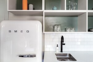 Basic Studio, 1 Queen Bed, Non Smoking (Self Check-in with Virtual Front Desk) | Private kitchen