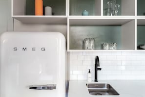 ベーシック スタジオ クイーンベッド 1 台 禁煙 (Self Check-in with Virtual Front Desk) | 専用キッチン | 電子レンジ、コーヒー / ティーメーカー、電気ポット、ペーパータオル