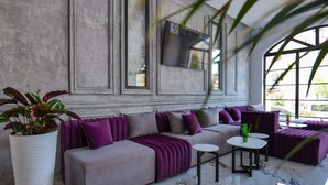 Lobby sitting area - Chimaera Hotel (Himarë)