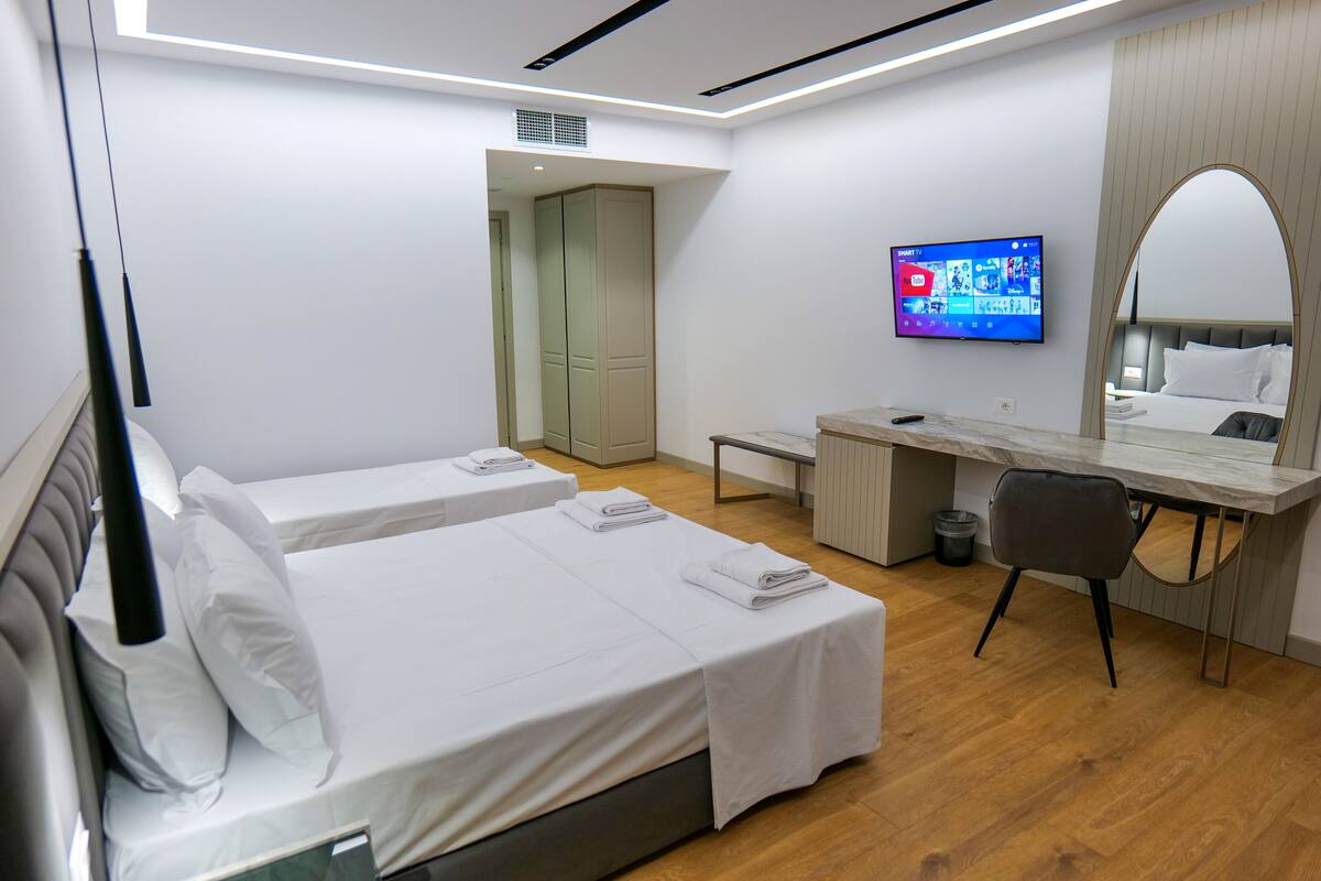 WiFi (free), bed sheets