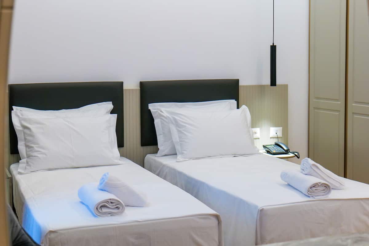 Camera con letto matrimoniale o 2 letti singoli | 1 camera, Wi-Fi gratuito, lenzuola