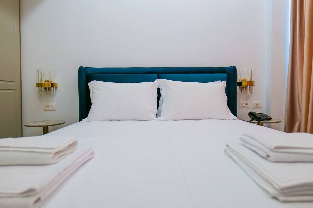 WiFi (free), bed sheets