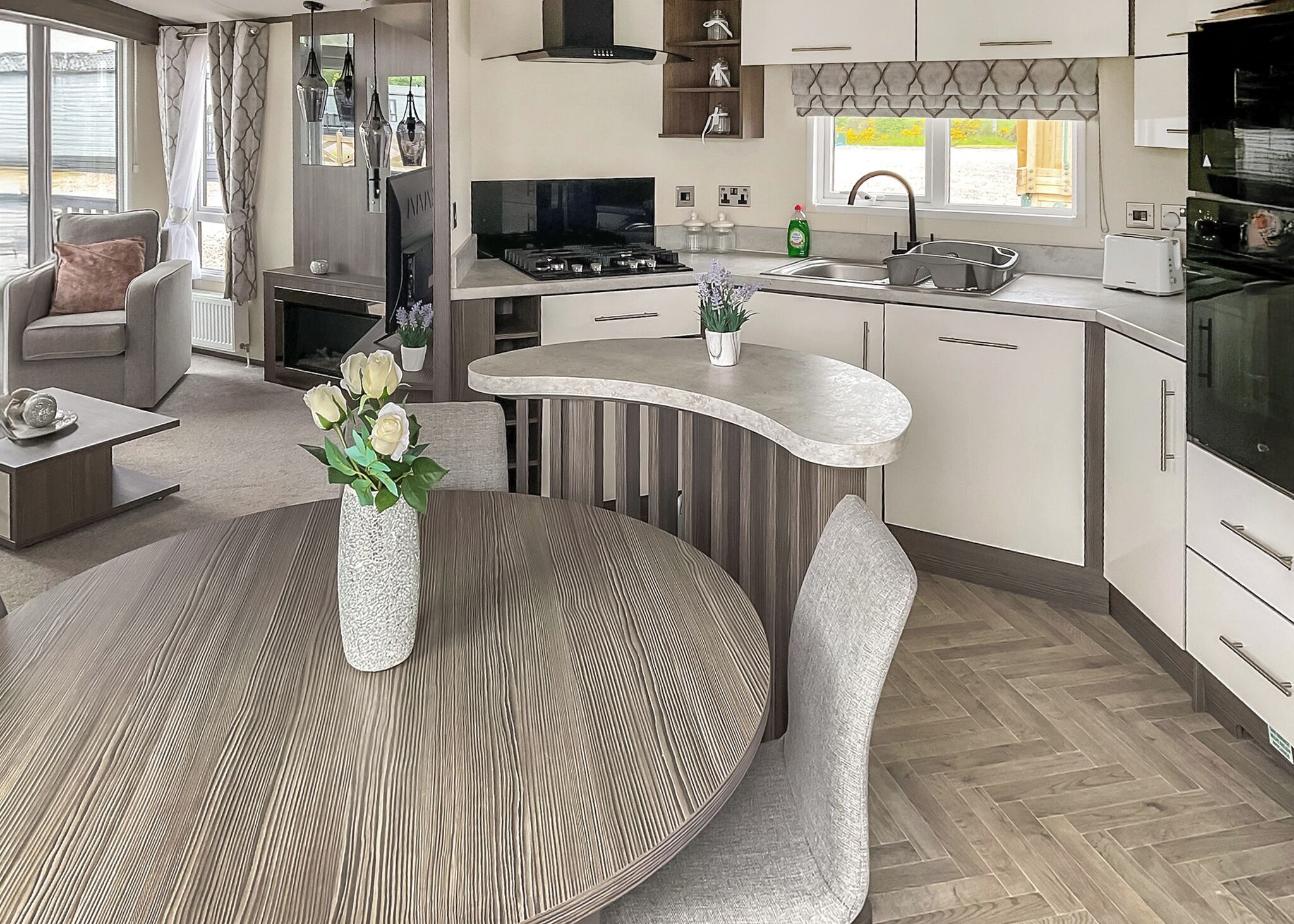 Fridge, oven, stovetop, dishwasher