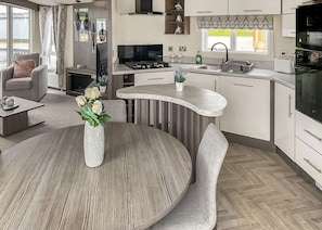 Kühlschrank, Ofen, Herdplatte, Geschirrspüler