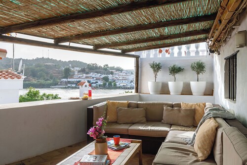 Quirky spacious village house with plunge pool and outdoor cinema