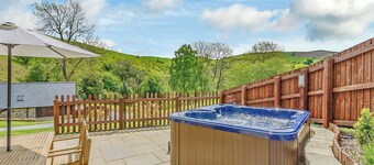 Outstanding open plan two storey lodge.