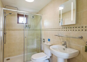 Bathroom - Outstanding open plan two storey lodge. (Little London, Nr Llandinam)