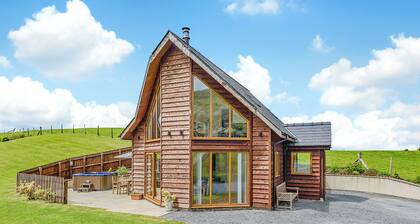 Outstanding open plan two storey lodge.