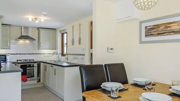 Réfrigérateur, four, plaque de cuisson, lave-vaisselle