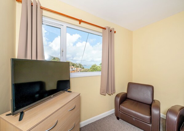 Living area - Silver 2 Bedroom Apartment (Brixham, Torbay)