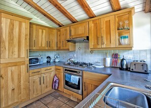 Fridge, oven, stovetop, toaster - 2 bedroom accommodation in Flaxton, York (Flaxton, York)