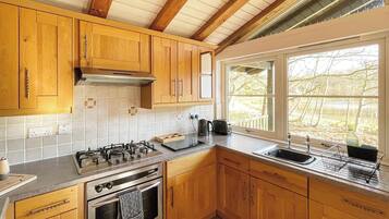 Refrigerador, horno, parrilla de estufa y tostadora