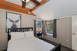 4 عدّة غرف نوم وواي فاي وملاءات أسرّة