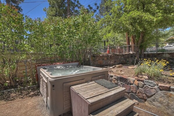 Outdoor spa tub