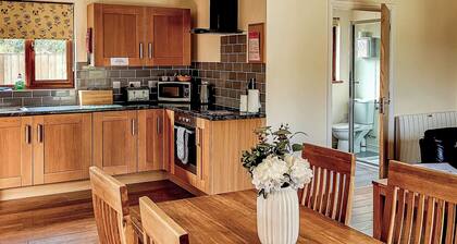 Lodge with fantastic contemporary styling.