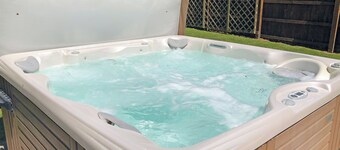 Lodge with fantastic contemporary styling.