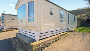 Unclassified image, 2 of 6, button - Stylish 12ft-wide caravan with one double and one twin. (Swanage)
