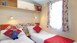 Unclassified image, 3 of 6, button - Stylish 12ft-wide caravan with one double and one twin. (Swanage)