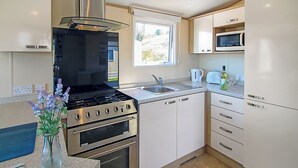 Unclassified image, 4 of 6, button - Stylish 12ft-wide caravan with one double and one twin. (Swanage)