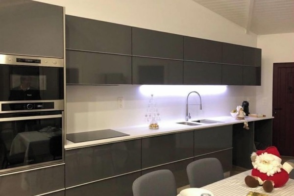 Frigorífic, microones, forn i placa de cuina