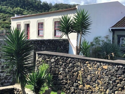 Modernly Equipped Country House, 5 minutes from Natural Swimming Pools