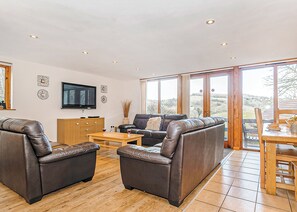 Living area - Luxury lodge residing at the top of the wooded valley. (Waterrow, Wiveliscombe)