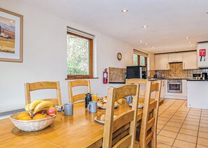 Dining - Luxury lodge residing at the top of the wooded valley. (Waterrow, Wiveliscombe)