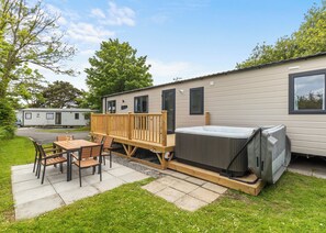 Outdoor dining - Cedar 3 Pet Friendly (Reynalton, Nr Narberth)
