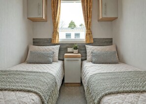 3 bedrooms - Cedar 3 Pet Friendly (Reynalton, Nr Narberth)
