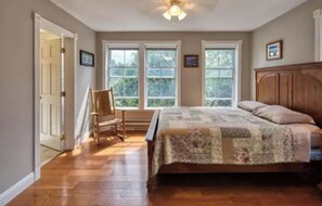 6 bedrooms, desk, travel crib, free WiFi