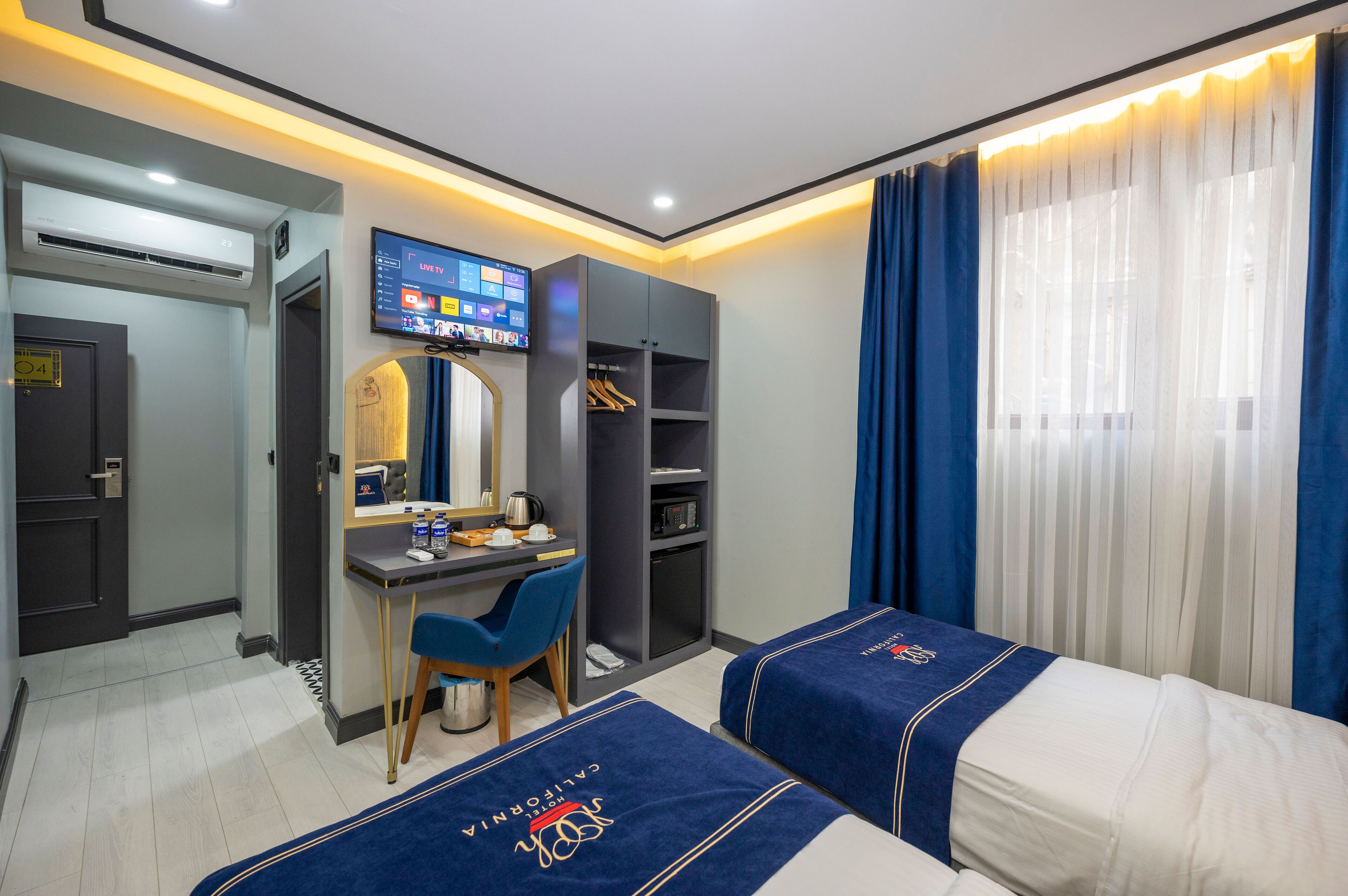 Photo - Hotel California