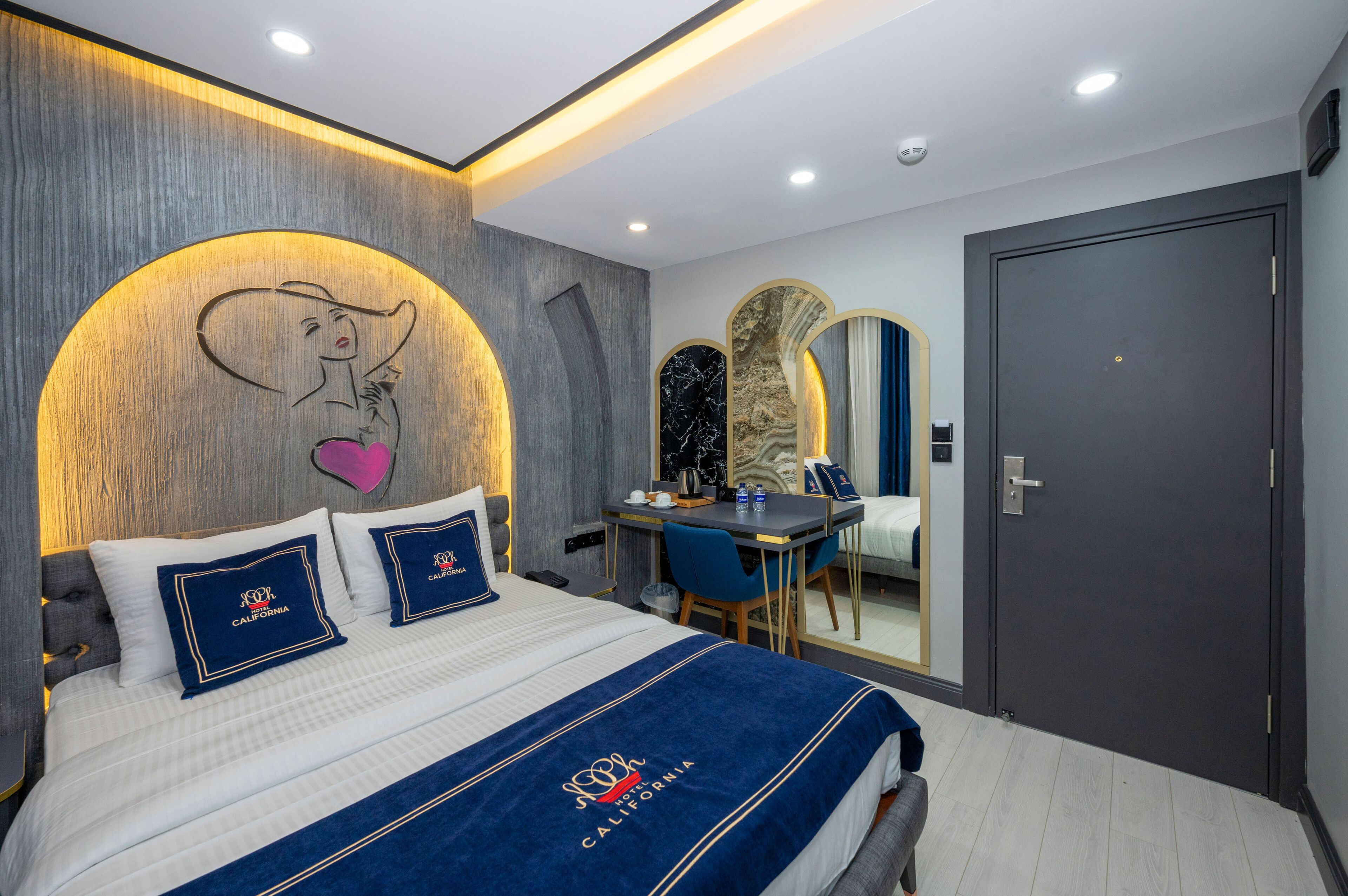 Photo - Hotel California