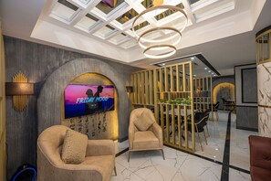 Lobby sitting area - California Hotel (Istanbul)