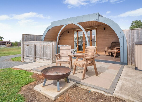 A wooden structure with a covered patio area, outdoor seating, and a fire pit. - 1 bedroom accommodation in Great Busby (Great Busby)