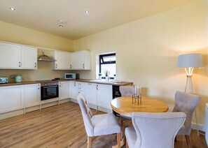 Frigorífic, forn, placa de cuina i rentaplats 