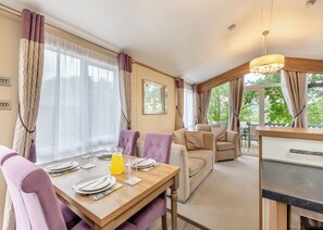 Dining - Holiday Home with one double and two twin bedrooms. (Axminster)
