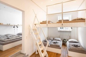 2 dormitorios, tabla de planchar con plancha, wifi y ropa de cama