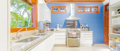 單棟房屋 | 私人廚房 | 大型雪櫃/冰箱、微波爐、焗爐、爐具