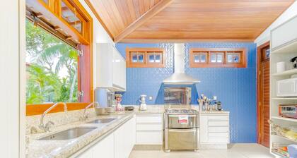 PF41 House 6 Bedrooms 300m from the Sea
