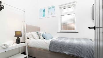 3 bedrooms, iron/ironing board, free WiFi, bed sheets
