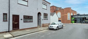3 Bedroom House With 2 Bathrooms Near Town Centre