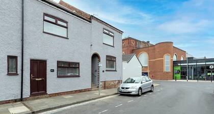 3 Bedroom House With 2 Bathrooms Near Town Centre