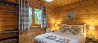 3 bedroom accommodation in Ellesmere