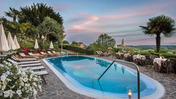 Seasonal outdoor pool, pool umbrellas, sun loungers