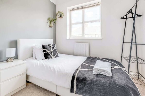 4 bedrooms, iron/ironing board, free WiFi, bed sheets