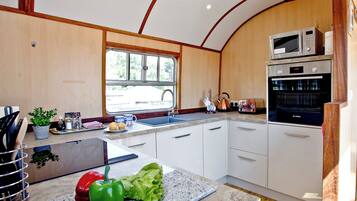 Réfrigérateur, four, plaque de cuisson, lave-vaisselle