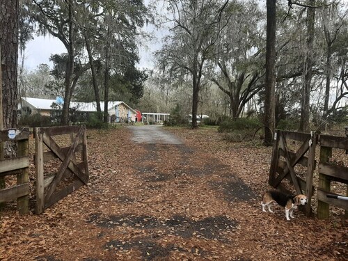 Full hook up RV Trailer site on private 1 acre Conveniently located