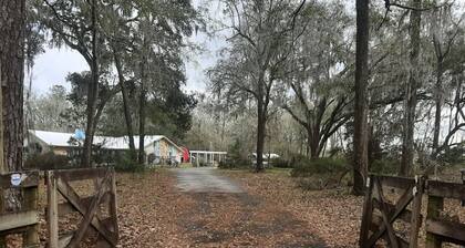 Full hook up RV Trailer site on private 1 acre Conveniently located